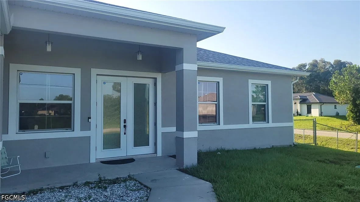 3 bed, 2.0 bath, 1639 sqft, $2,100 — Photo 4