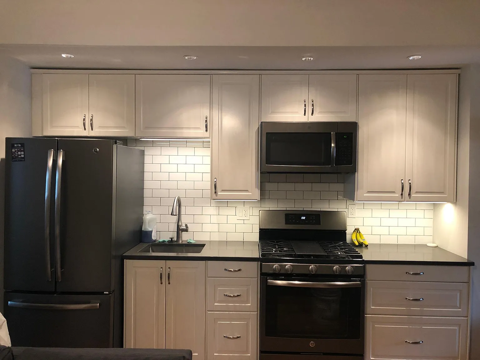2 bed, 640 sqft, $1,050 — Photo 1