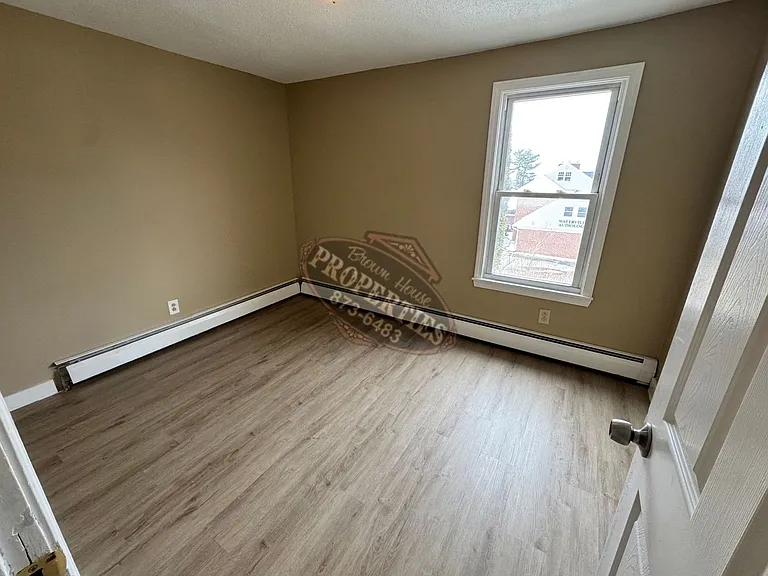 111 Kennedy Memorial Dr — Photo 8