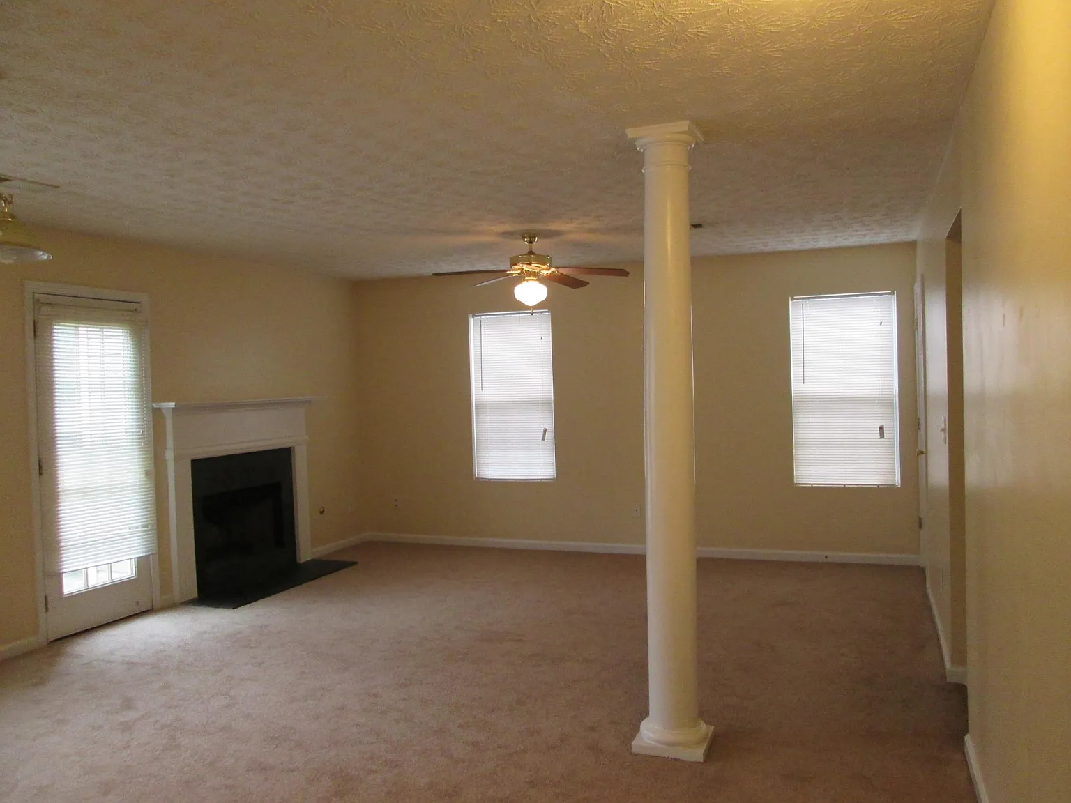 3 bed, 2.5 bath, 1473 sqft, $2,000 — Photo 2