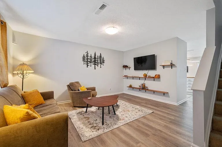 2 bed, 1.5 bath, 1080 sqft, $3,000 — Photo 2
