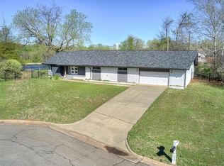 2211 Ravenwood Ln, Norman, OK 73071