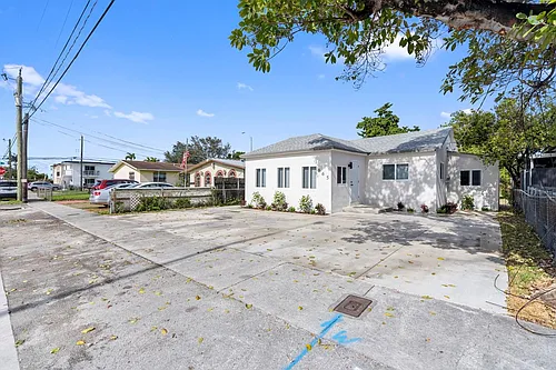 865 SE 12th St #A Photo 1 865 SE 12th St #A Photo 1