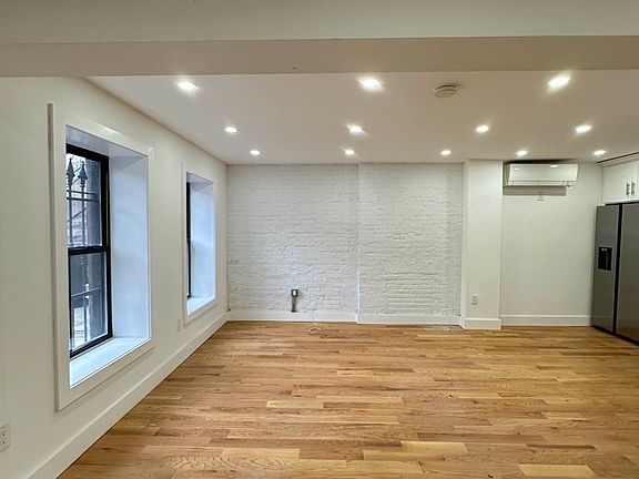 4th image of 708 Putnam Ave #1E
