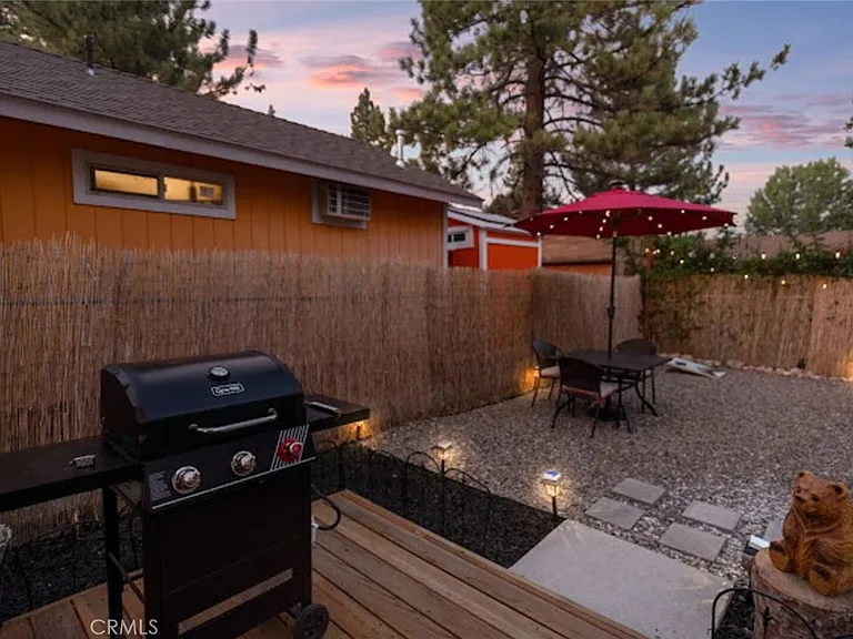 1056 Sierra Ave — Photo 25