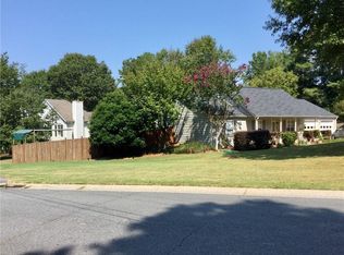 629 Bluff Dr, Woodstock, GA 30188