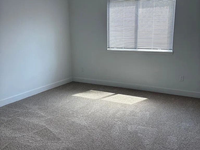 1068 Whiteman Way — Photo 7
