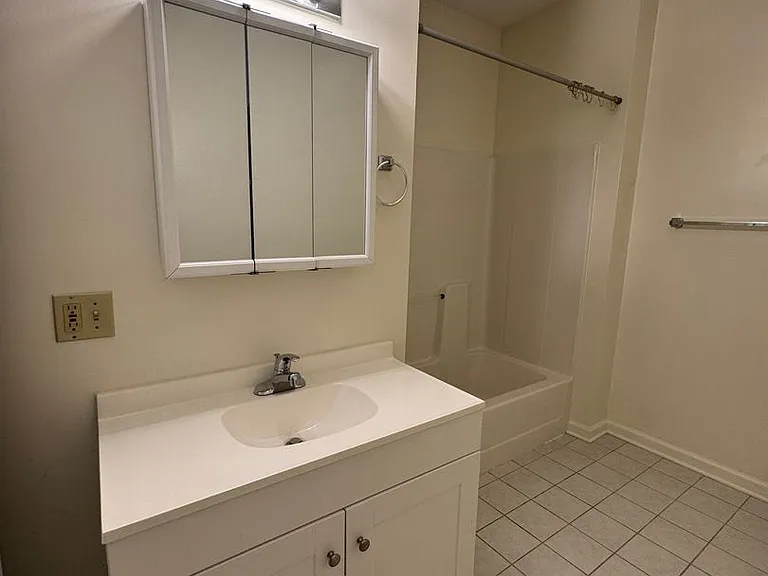 646-650 Hillwood Dr #652 — Photo 5