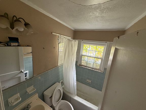 3rd image of 1440 Patricia Dr #1440