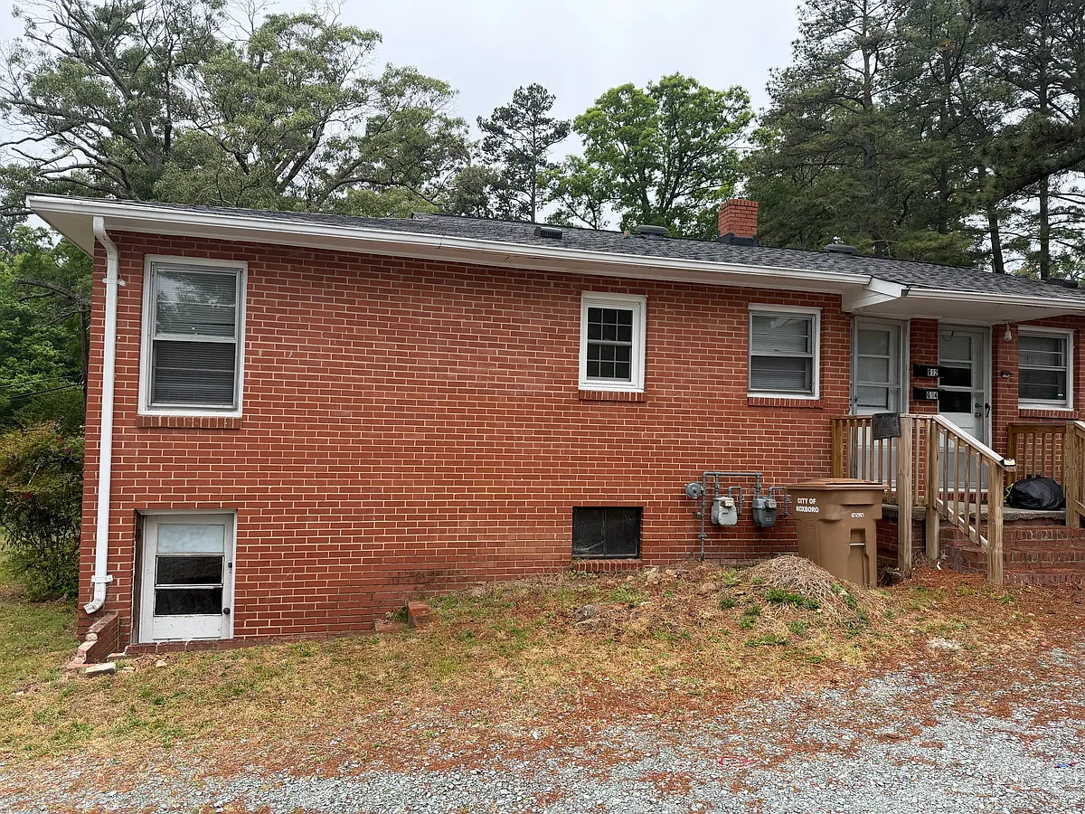 Building Photo - 612 Chub Lake St #612