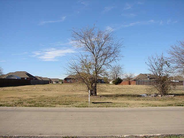 1st image of 115 Valen Dr