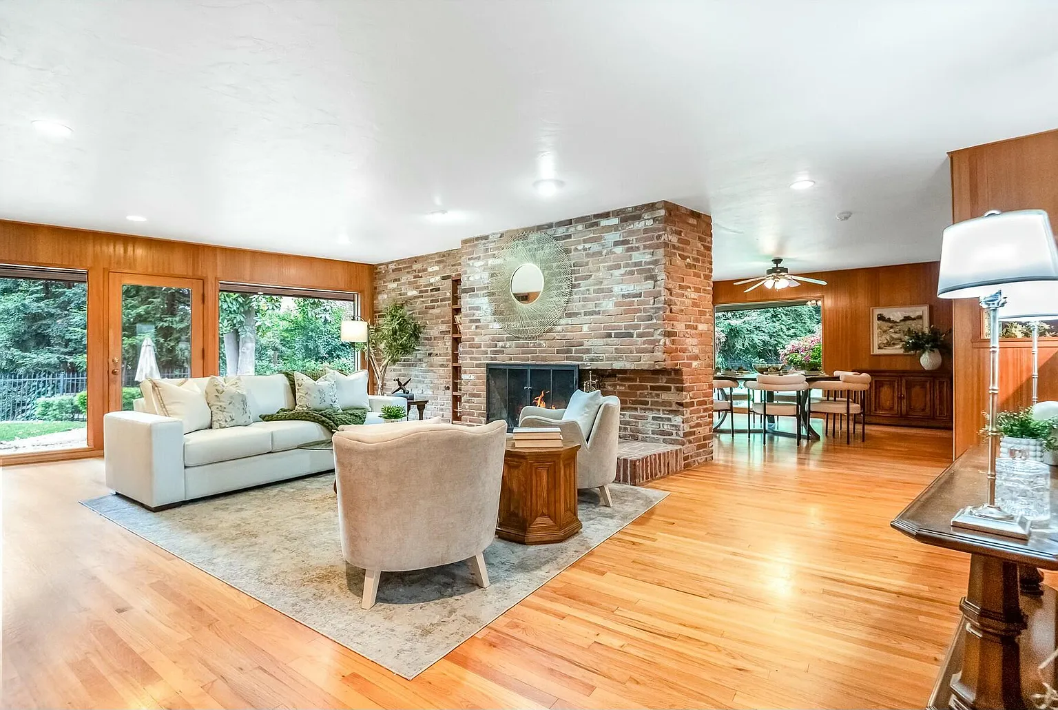 1801 W Manor Drive photo 1
