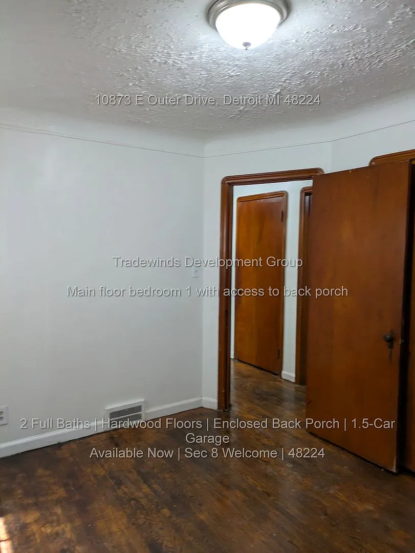 10873 E Outer Drive is a 3-bedroom, 2-bathroom brick bungalow for rent in Detroit's Outer Drive-H... — Photo 3