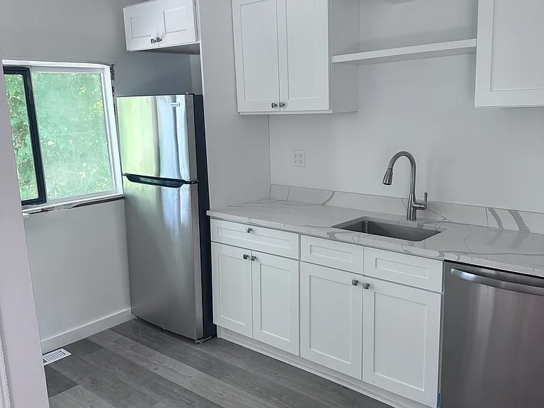 53 Eastwood Rd — Photo 3