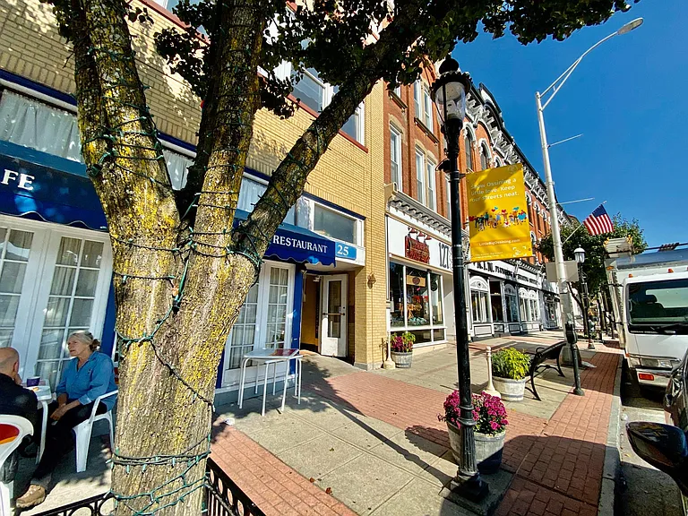 Main St — Photo 20