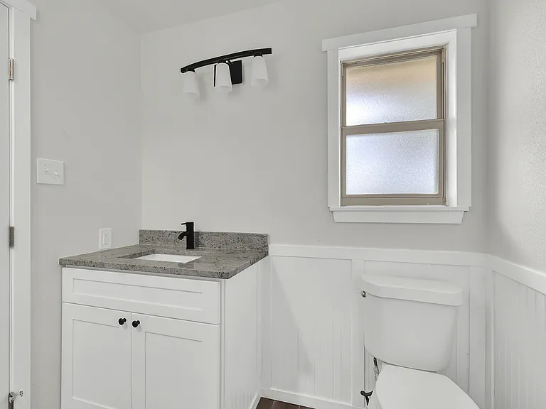 129 Young Ave — Photo 5