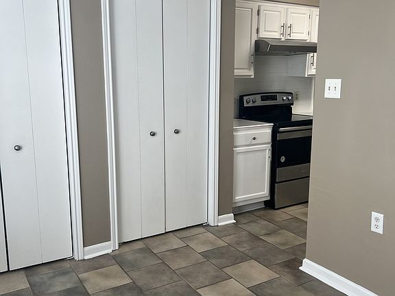 3rd image of 290 Bracewell Dr APT C