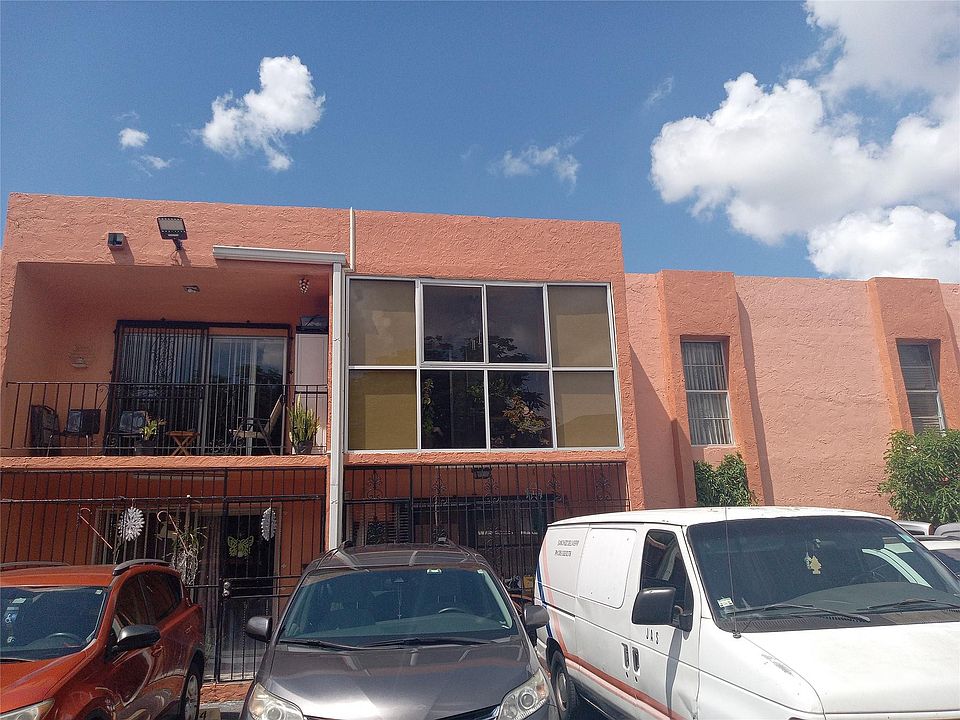 1st image of 1300 W 47th Place #223