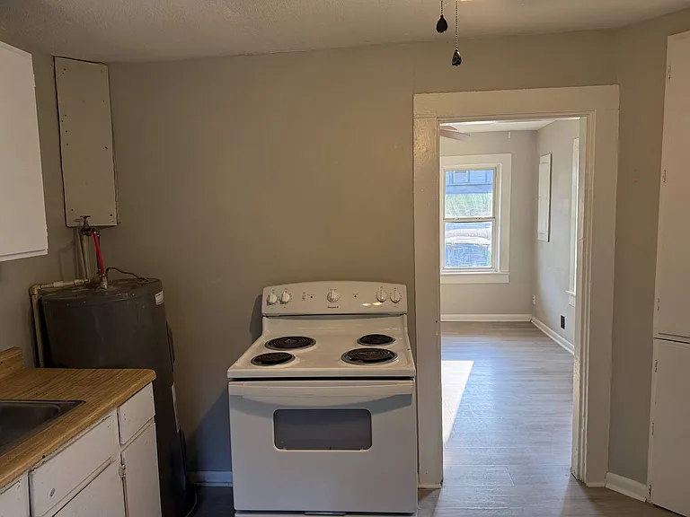 221 Sunset Ave — Photo 6