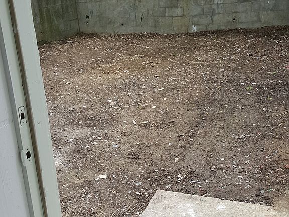 5th image of 1373 Clay Ave #1