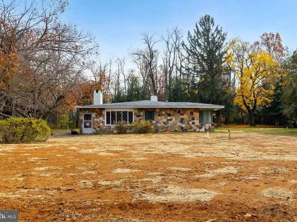 240 Deer Ln, Woodbury, NJ 08096