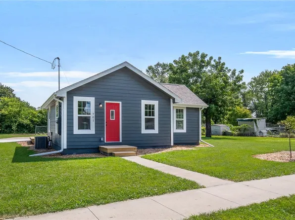 701 SE 11th St, Des Moines, IA 50309