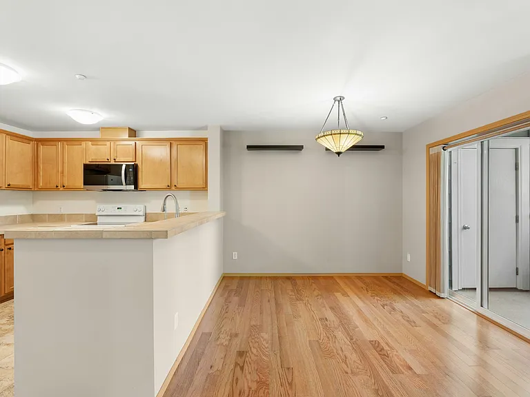 1652 25th Pl NE #203 — Photo 9
