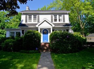35 Edgemere St, Pelham, NY 10803