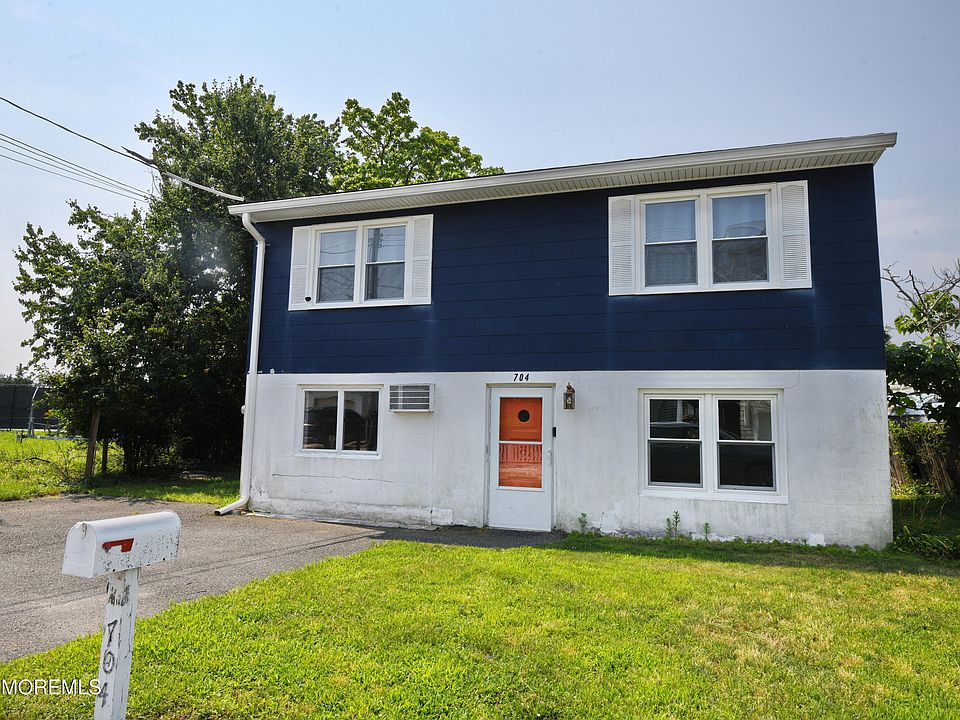 1st image of 704 Mount Pl