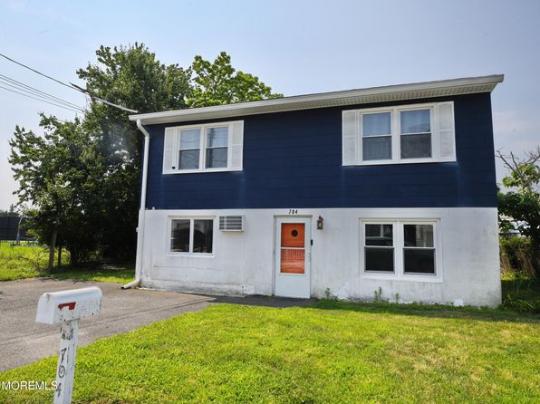 704 Mount Pl
