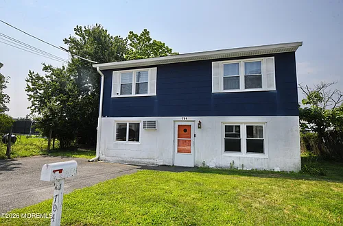 704 Mount Pl Photo 1