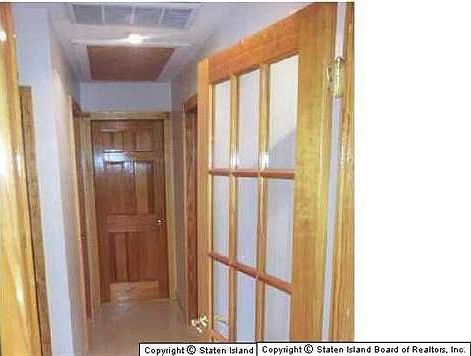 4th image of 58 Seidman Ave