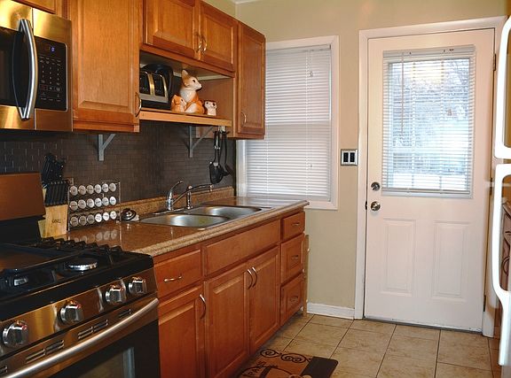 4th image of 21445 W Sarah Dr