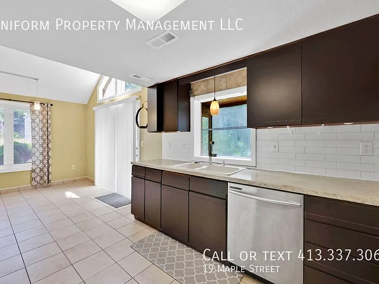 19 Maple St — Photo 18