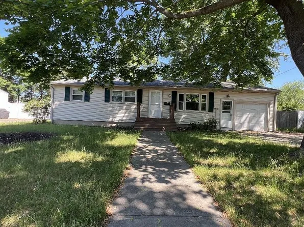 23 Perkins St, Warwick, RI 02886