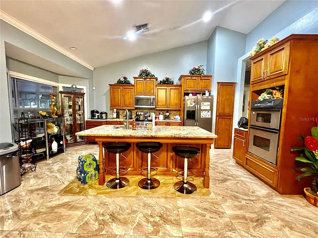 4 bed, 2.0 bath, 1732 sqft, $2,500 — Photo 4