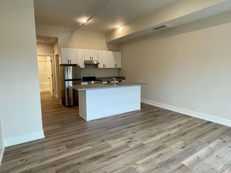 Beautiful Studio and One Bedrooms West Grand Neighborhood — Photo 18