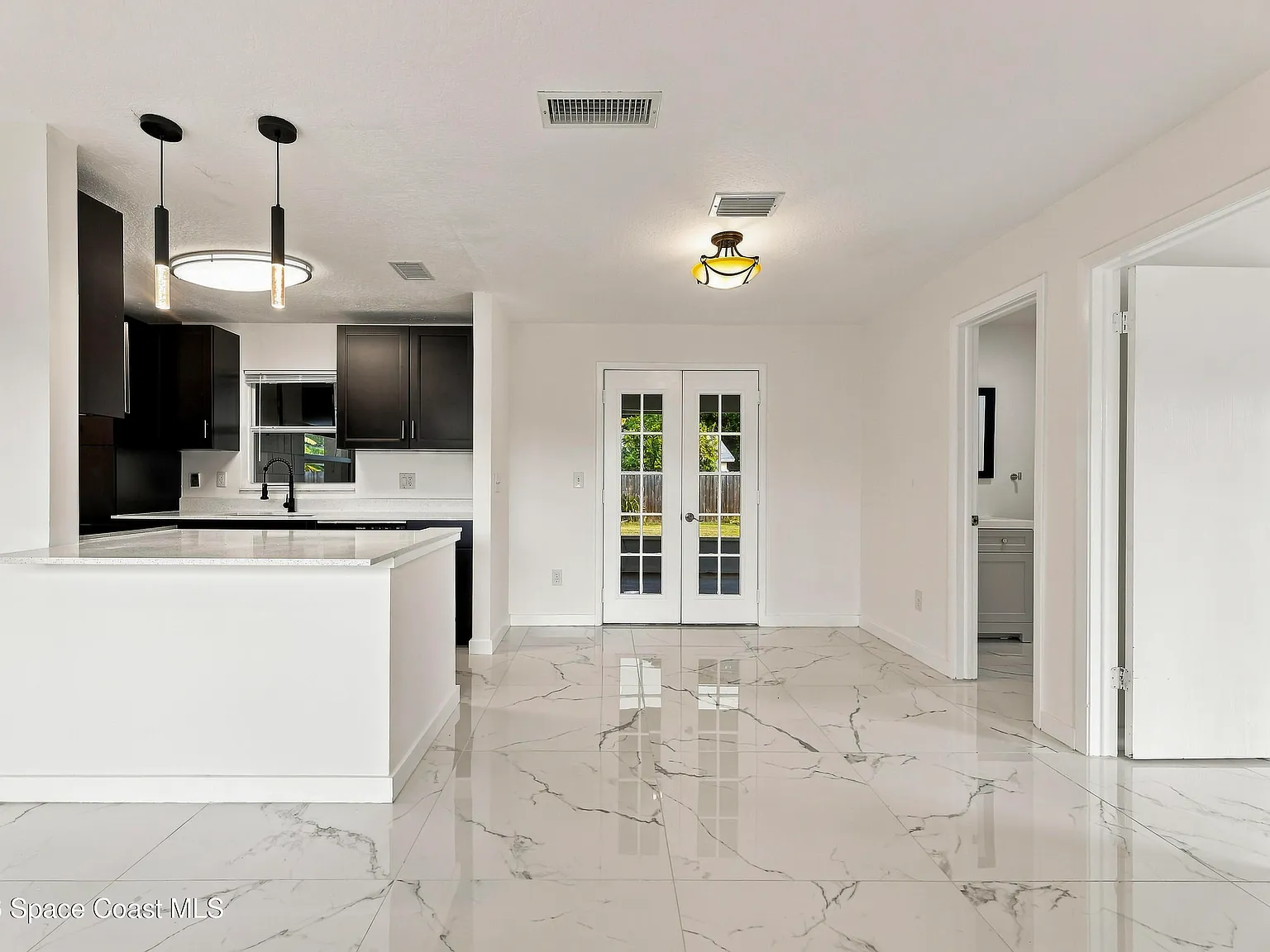 3 bed, 2.0 bath, 1127 sqft, $2,500 — Photo 4