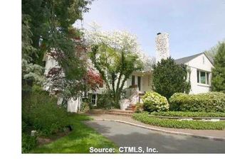 35 Old Oak Rd, West Hartford, CT 06117