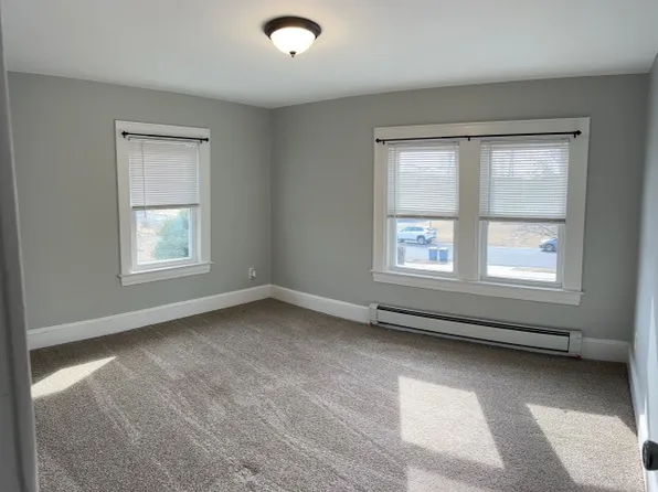 89 Ocean Ave, Bay Shore, NY 11706