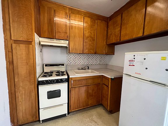 4th image of 52-30 39th Dr APT 6H