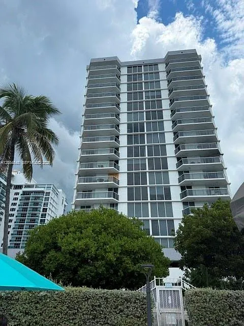 The Riviera Condo — Photo 2