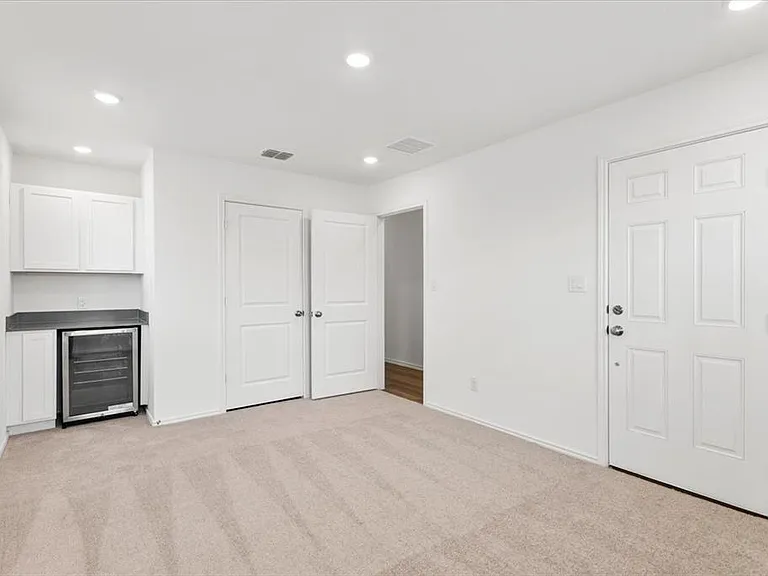 363 Avre Loop — Photo 18