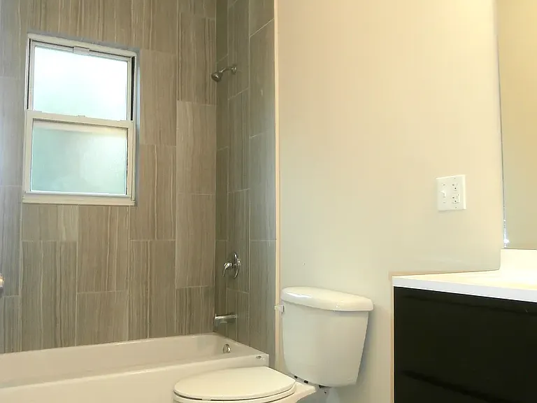 6975 N Greenview Ave #3 — Photo 5