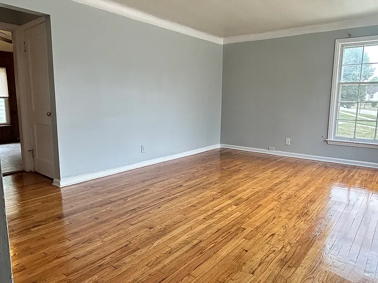 18805 Maple Heights Blvd — Photo 4