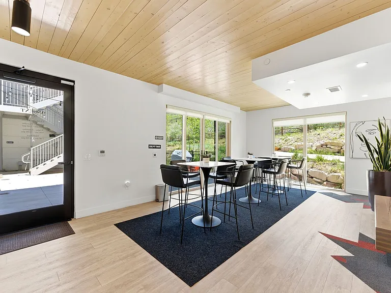 Common Lounge-sits directly on the Historic Rail Trail with gorgeous views