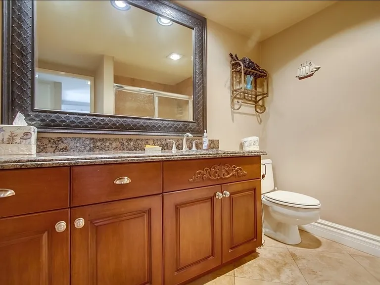 87 Kingston Ct W — Photo 11