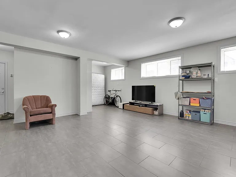 123 Queen Mary St #4 — Photo 7