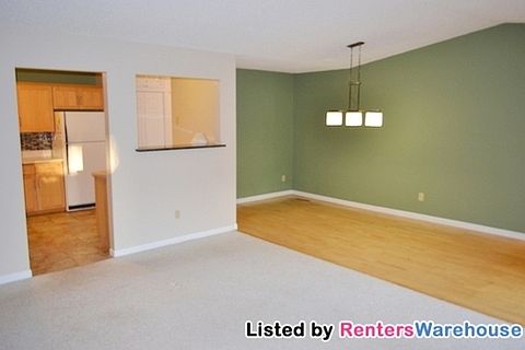 5th image of 985 Zanzibar Ln N