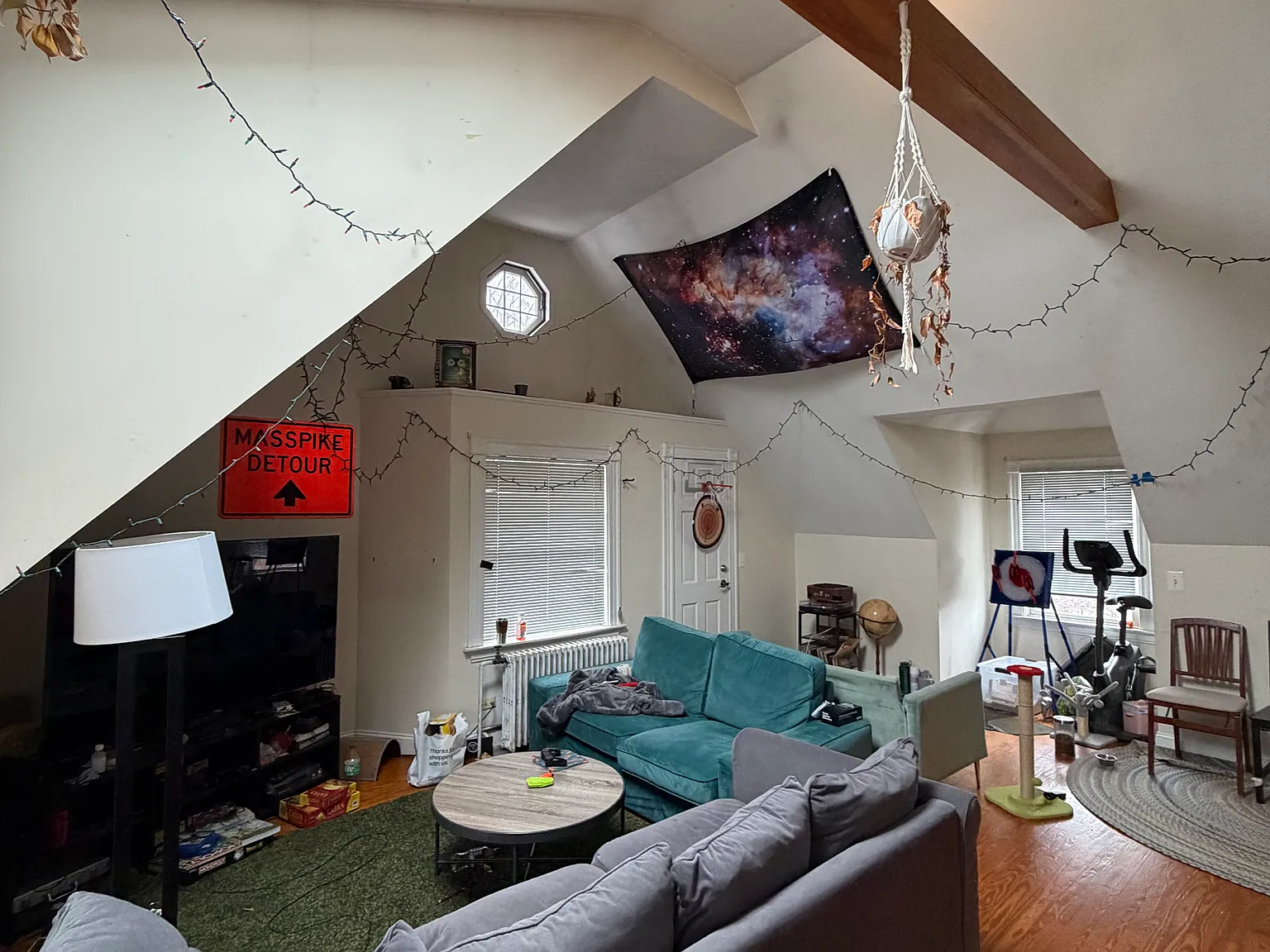 5 bed, 9999 sqft, $4,800 — Photo 4